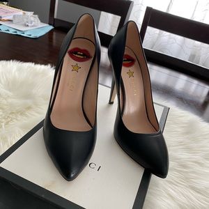 Gucci black pumps like new